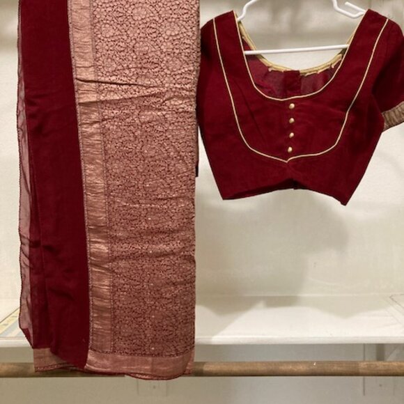 Maroon chiffon sari with blouse - Picture 2 of 2